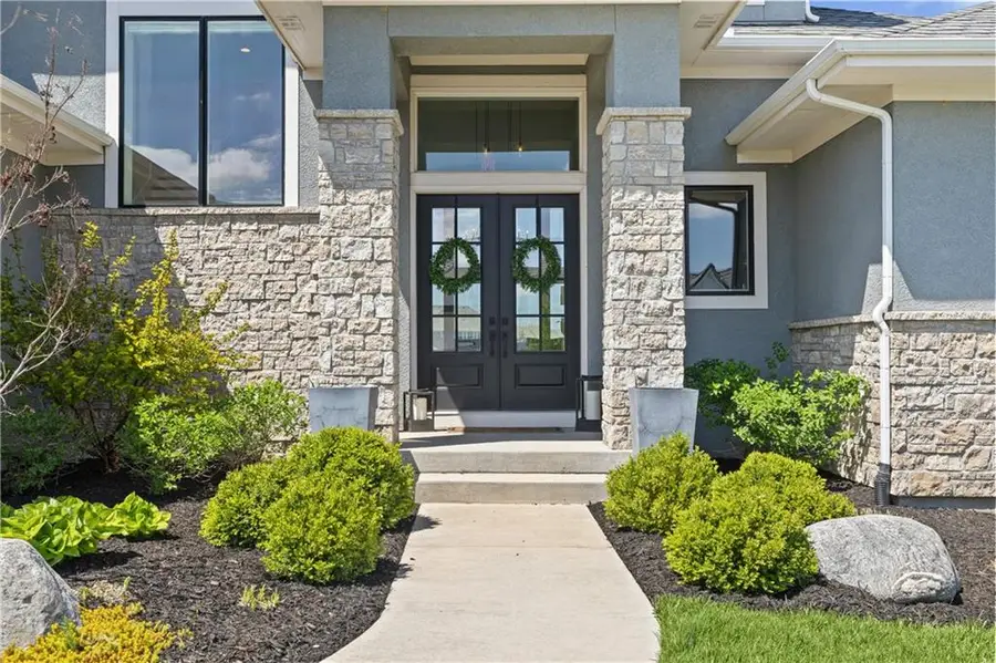 10710 W 173rd Terrace, Overland Park, KS 66221 - #3