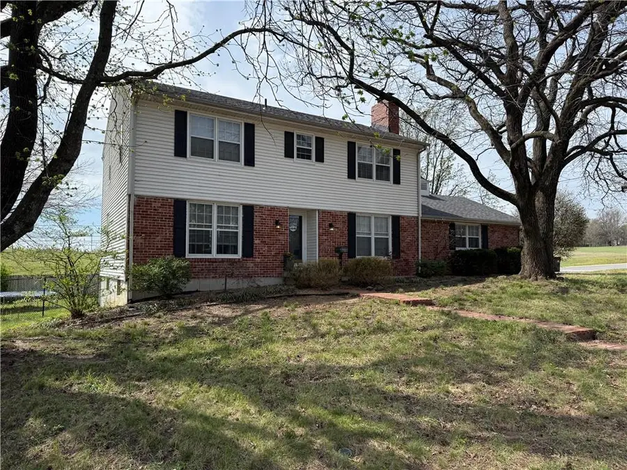 700 E Clark Street, Warrensburg, MO 64093 - #2