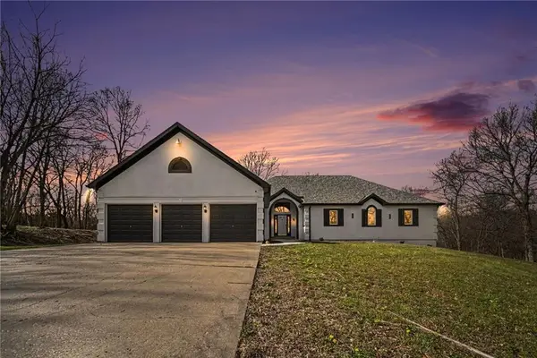 1619 E Sunrise Drive, Smithville, MO 64089