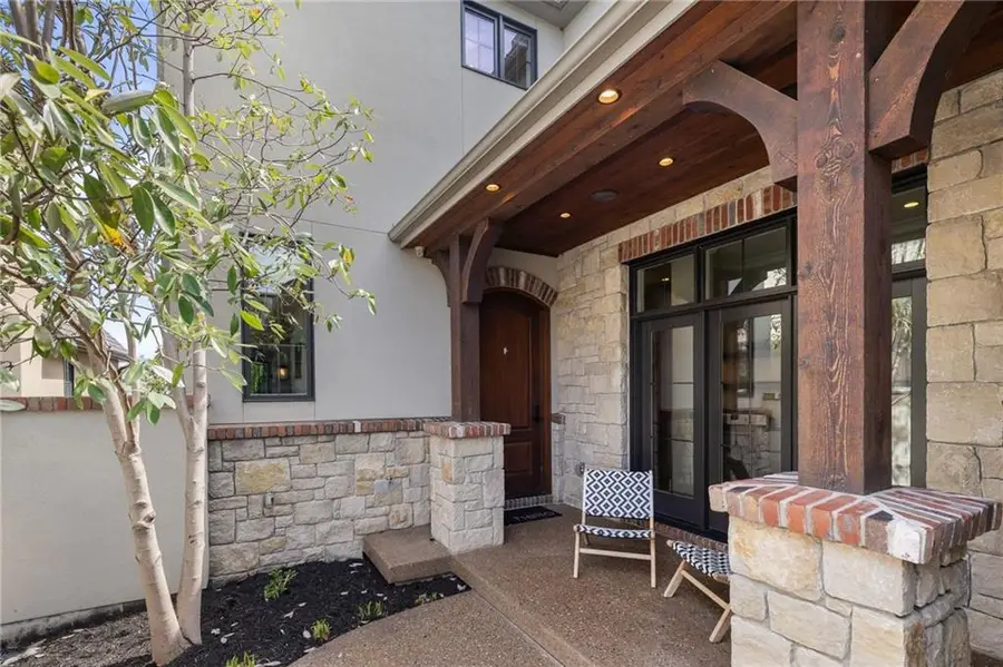 4635 Jarboe Street, Kansas City, MO 64112 - #3