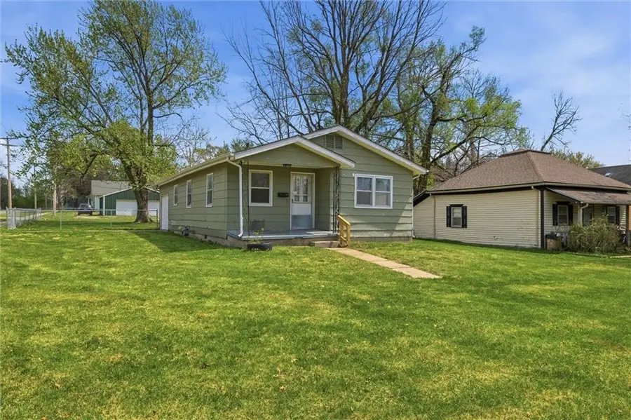 933 N Cedar Street, Ottawa, KS 66067 - #3