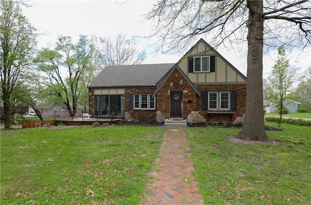 402 S Doyle Street, Louisburg, KS 66053 - #1