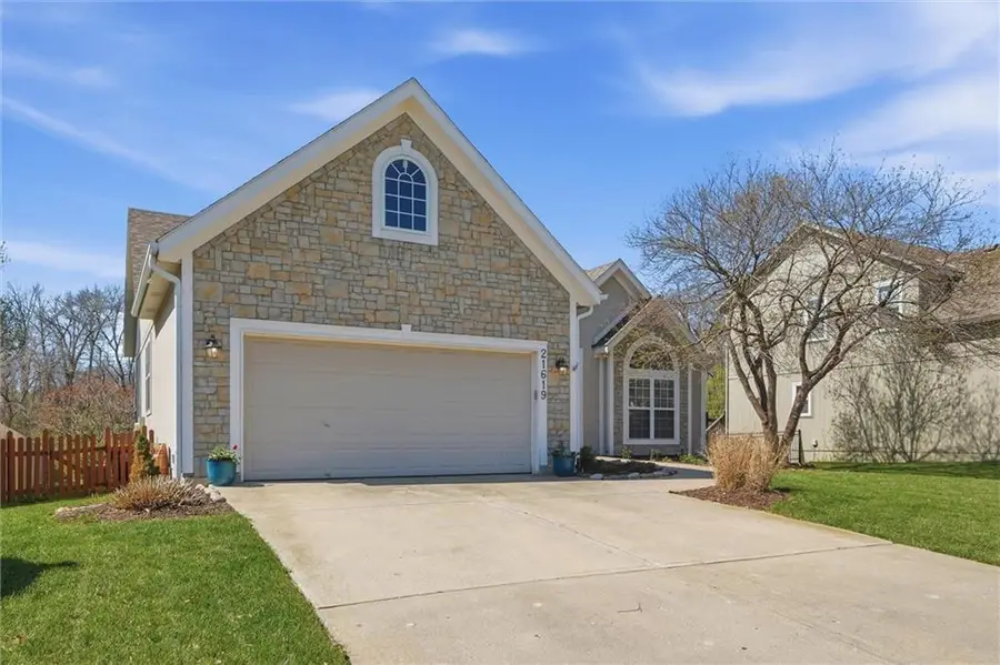 21619 W 62nd Street, Shawnee, KS 66218 - #2