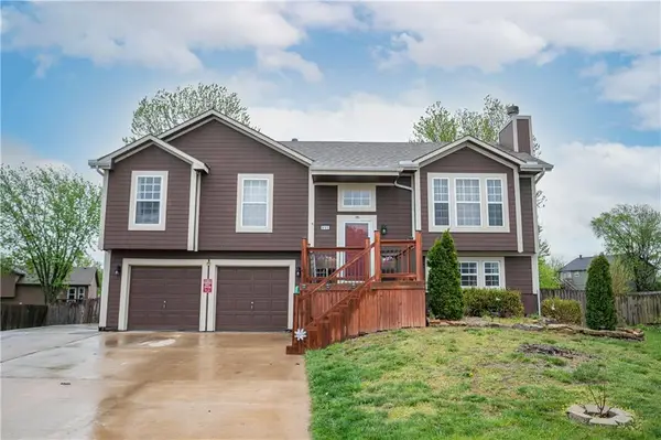 955 Stone Creek Circle, Gardner, KS 66030