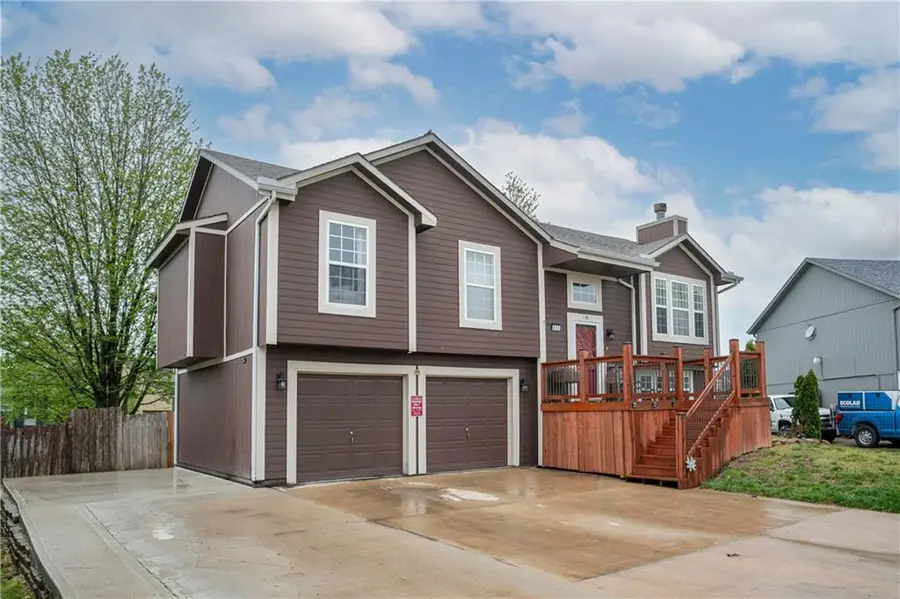 955 Stone Creek Circle, Gardner, KS 66030 - #2