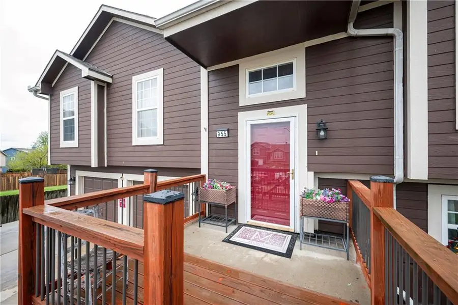 955 Stone Creek Circle, Gardner, KS 66030 - #3