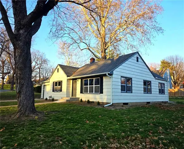 2748 Fairleigh Terrace, St Joseph, MO 64506