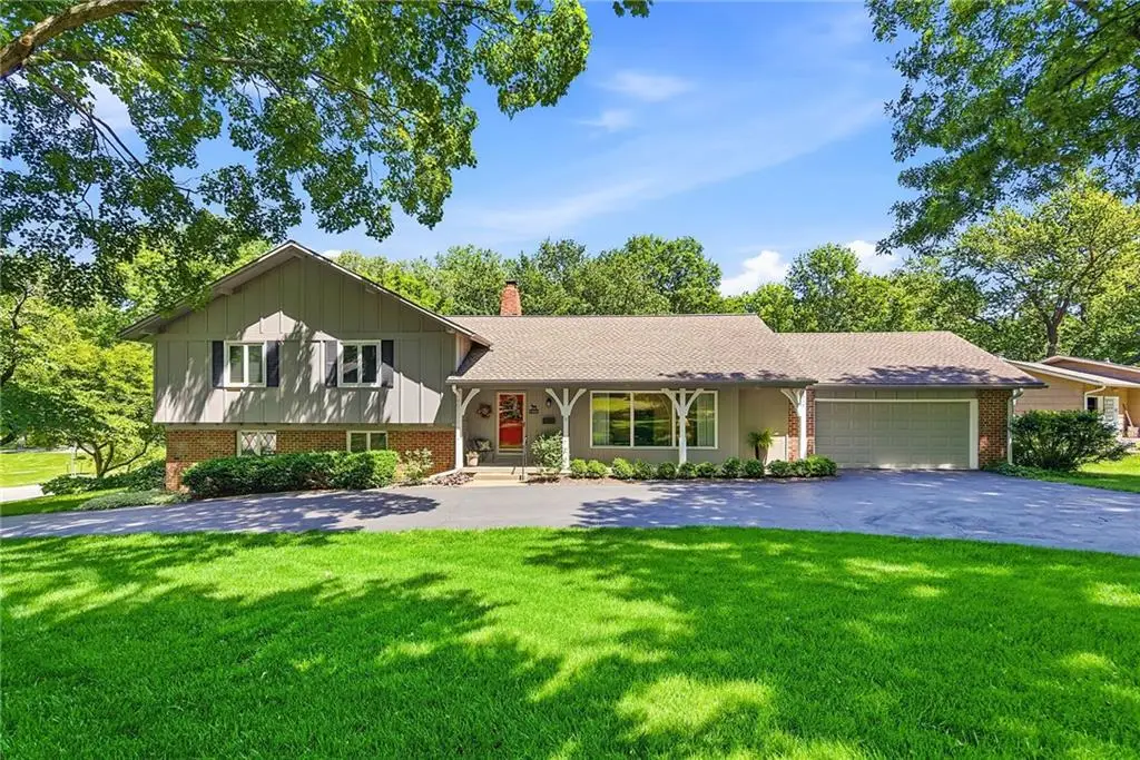 9717 Cherokee Lane, Leawood, KS 66206 - #1