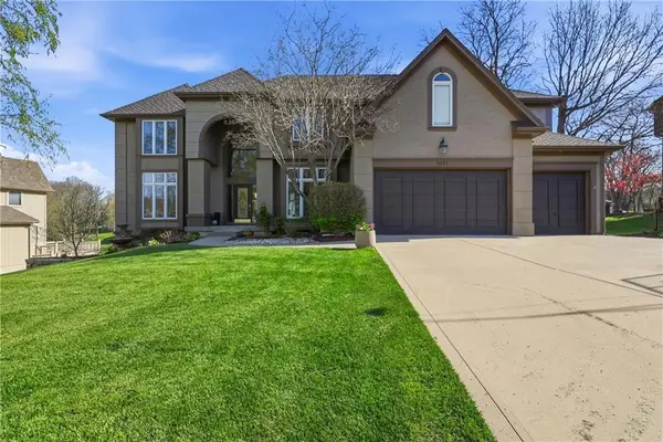9227 Redbud Lane, Lenexa, KS 66220