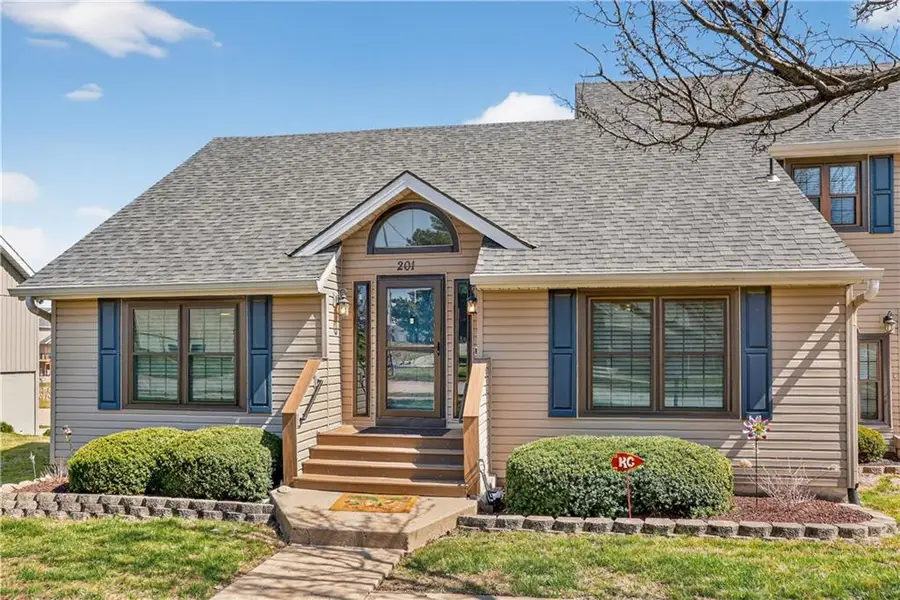 201 Stonebridge Lane, Smithville, MO 64089 - #2