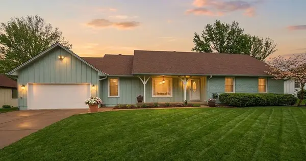 319 SE Ridgeview Drive, Lee's Summit, MO 64063