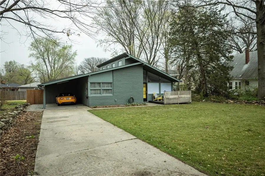 210 Park Avenue, Lawrence, KS 66046 - #3