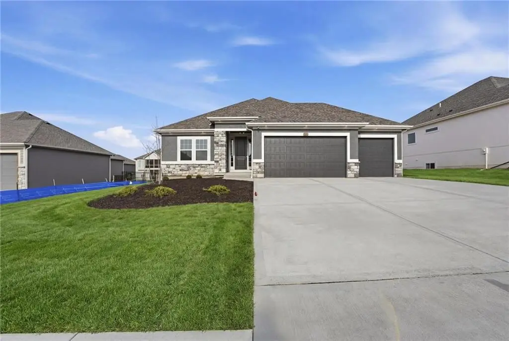 8216 NW 89th Terrace, Kansas City, MO 64153 - #1