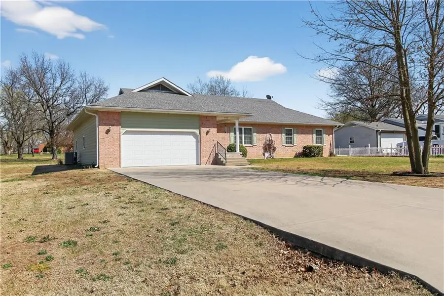 2136 North 8th Street, Independence, KS 67301 - #2