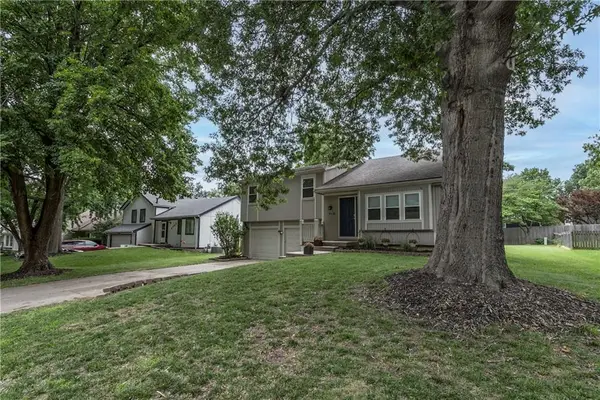 9132 Darnell Street, Lenexa, KS 66215