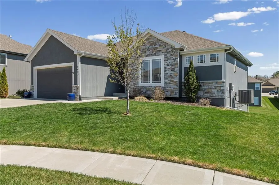 7425 NW Douglas Court, Parkville, MO 64152 - #2