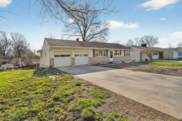 3721 S Pleasant Street, Independence, MO 64055