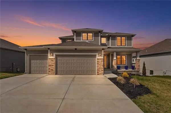 7080 NW Forest Lakes Drive, Parkville, MO 64152