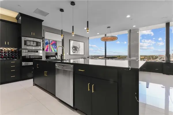 700 W 31st Street #702, Kansas City, MO 64108