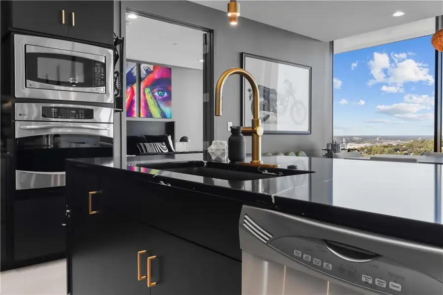 700 W 31st Street #702, Kansas City, MO 64108 - #2