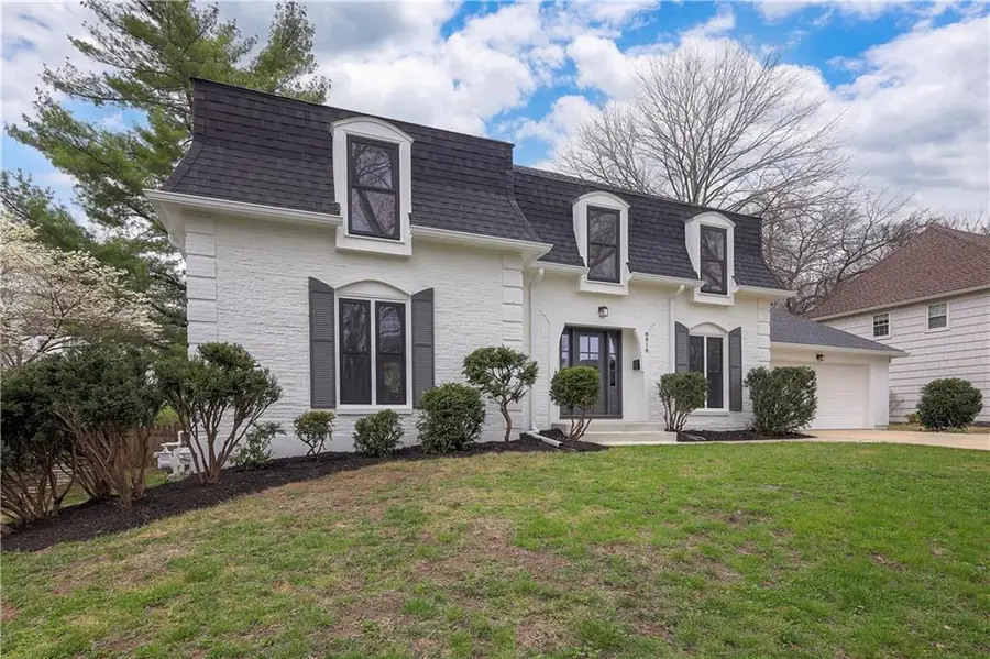 8818 Birch Lane, Prairie Village, KS 66207 - #2