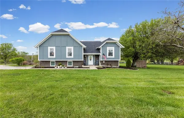 19817 S Clare Road, Spring Hill, KS 66083