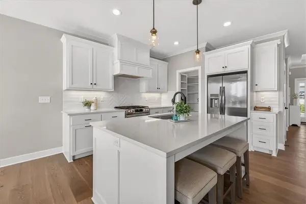 24993 W 94th Place, Lenexa, KS 66227