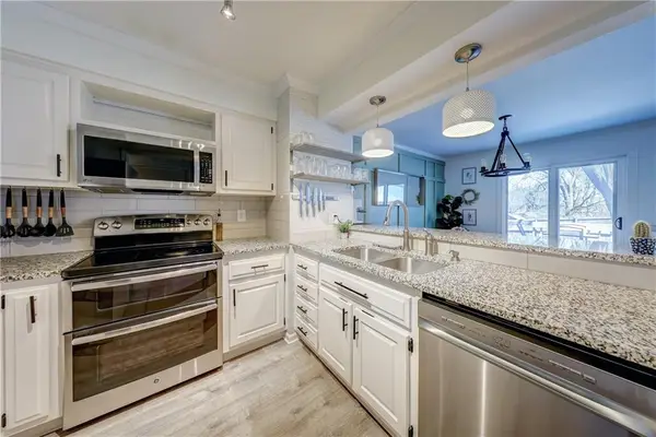 6527 Halsey Street, Shawnee, KS 66216