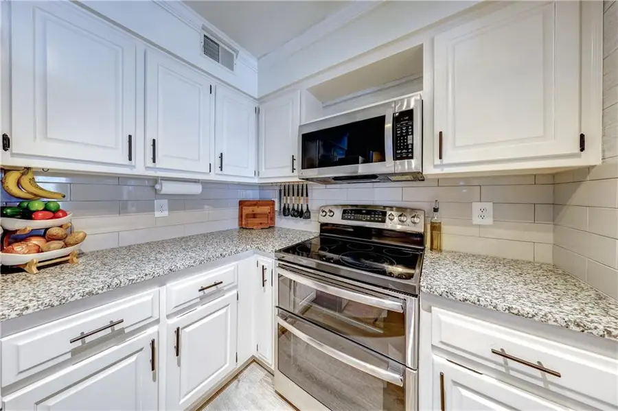 6527 Halsey Street, Shawnee, KS 66216 - #2