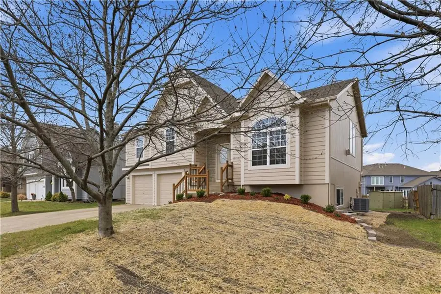 640 N Walnut Street, Gardner, KS 66030 - #3