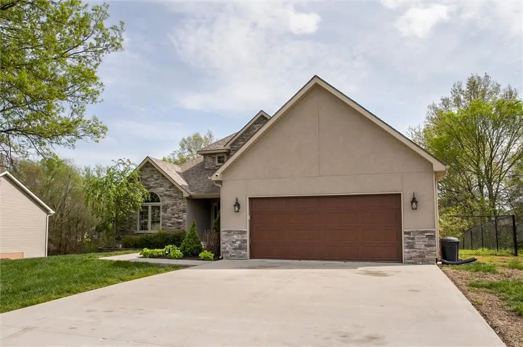 8 SE 230th Road, Warrensburg, MO 64093 - #1