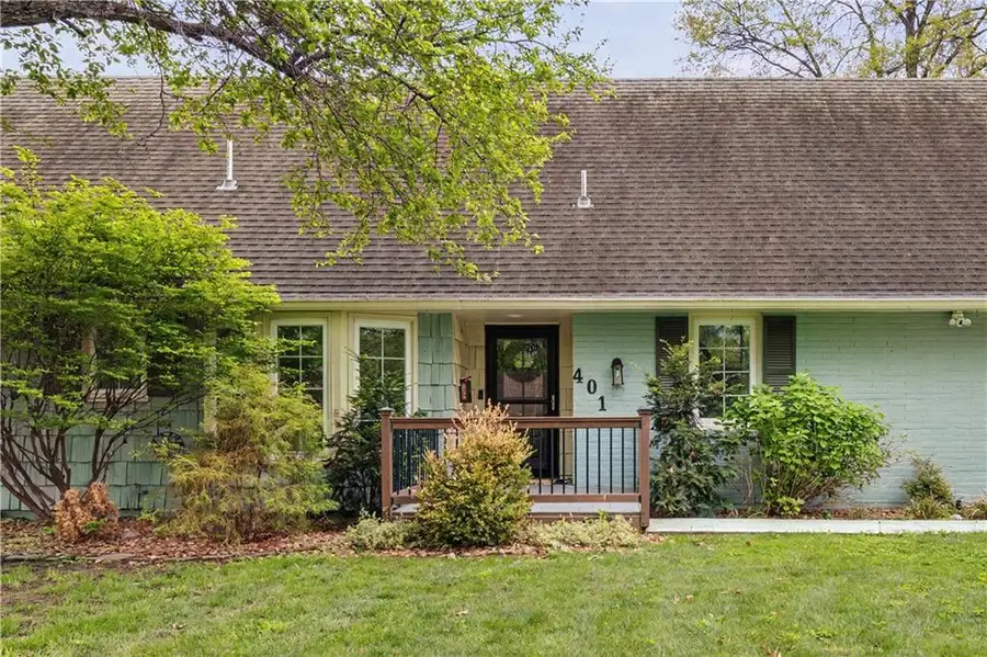 401 W 114 Terrace, Kansas City, MO 64114 - #3