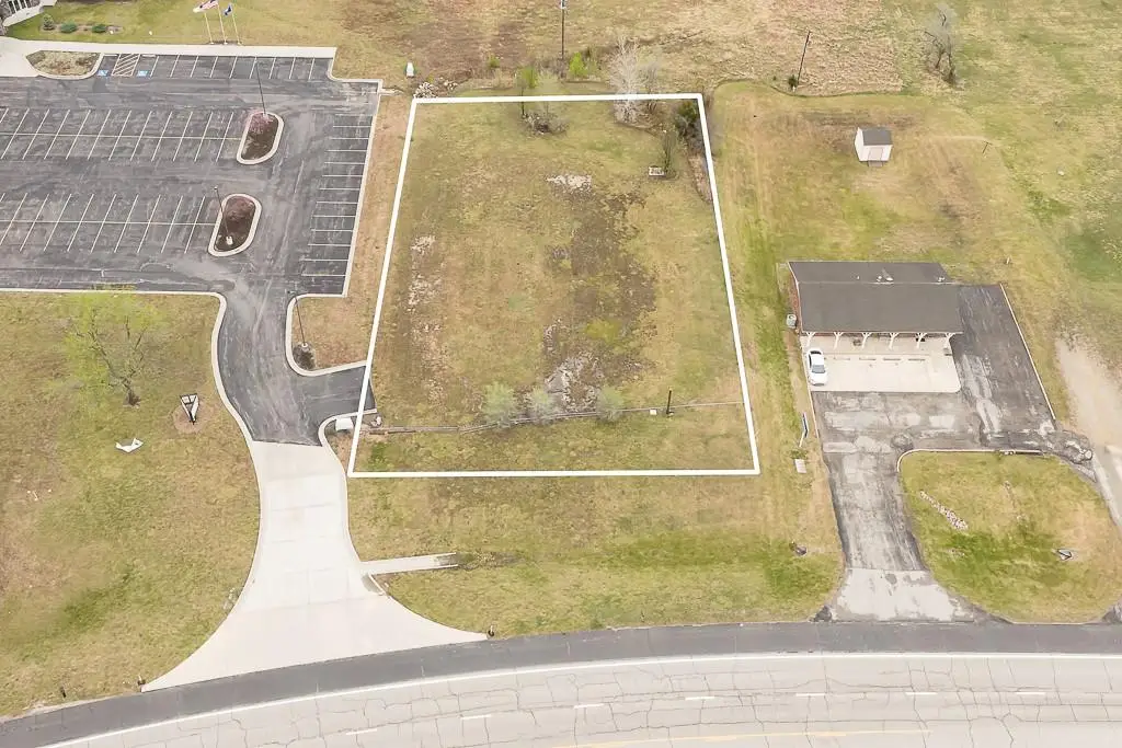 215 State Avenue, Tonganoxie, KS 66086 - #1