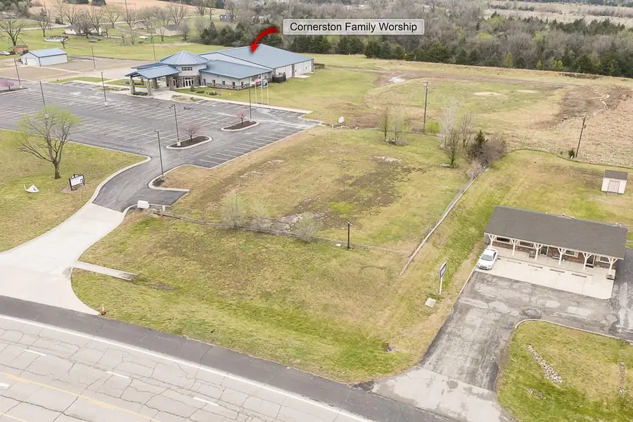 215 State Avenue, Tonganoxie, KS 66086 - #3