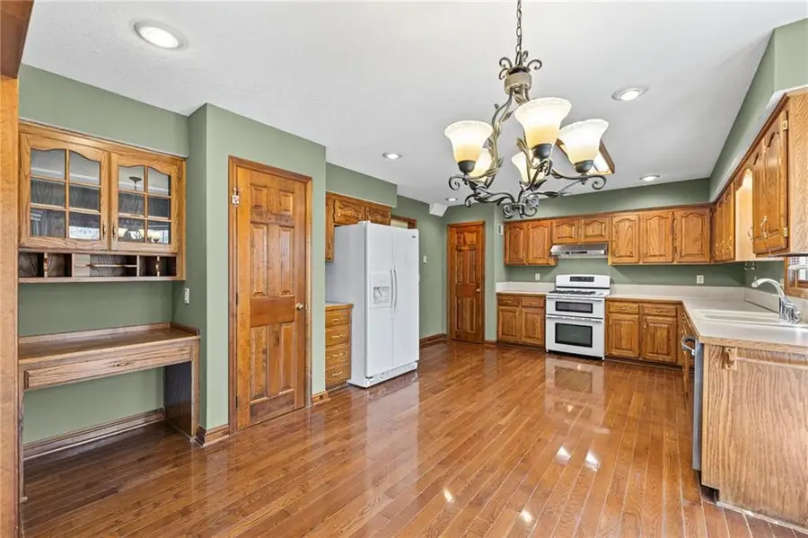 4112 Shady Lane Drive, Kansas City, MO 64119 - #3