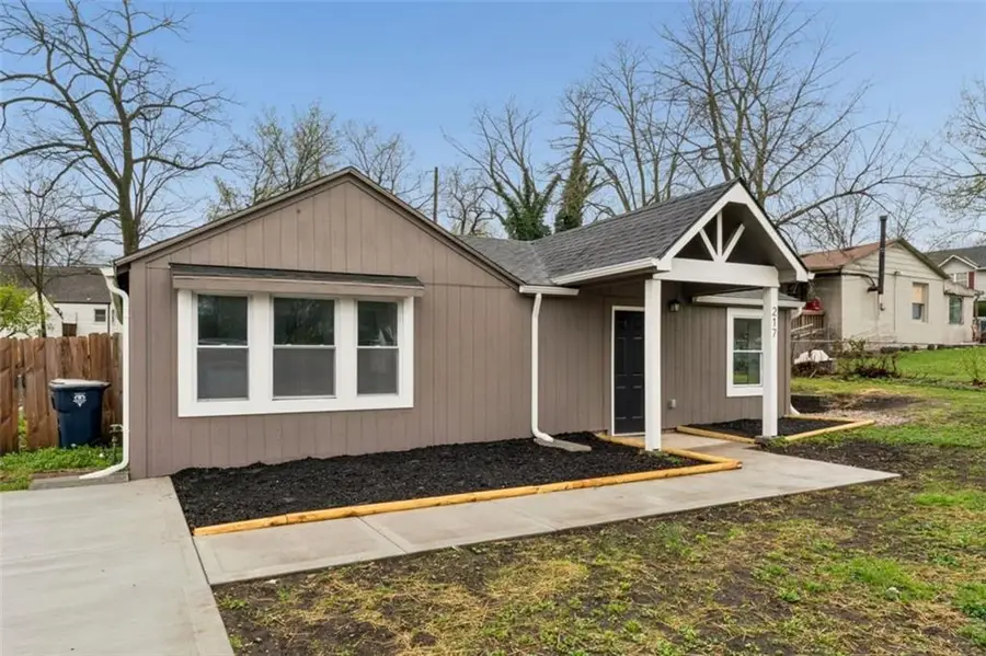 217 W 83rd Terrace, Kansas City, MO 64114 - #2