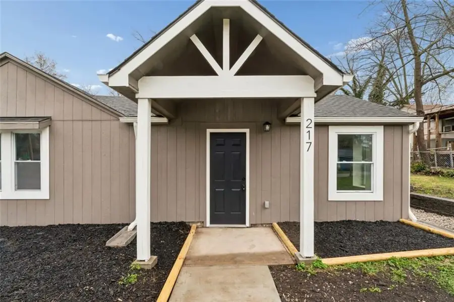217 W 83rd Terrace, Kansas City, MO 64114 - #3