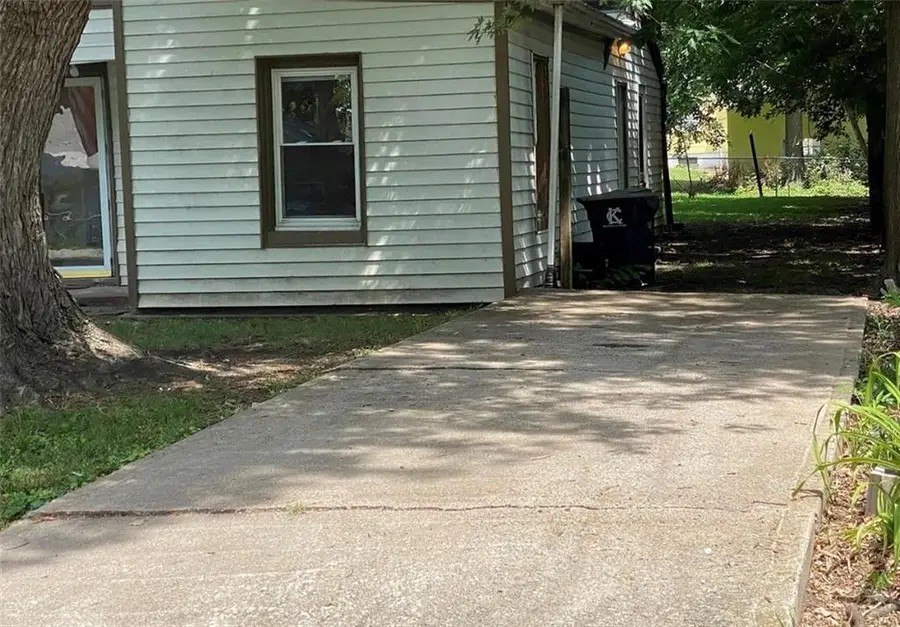 8241 Highland Avenue, Kansas City, MO 64131 - #2