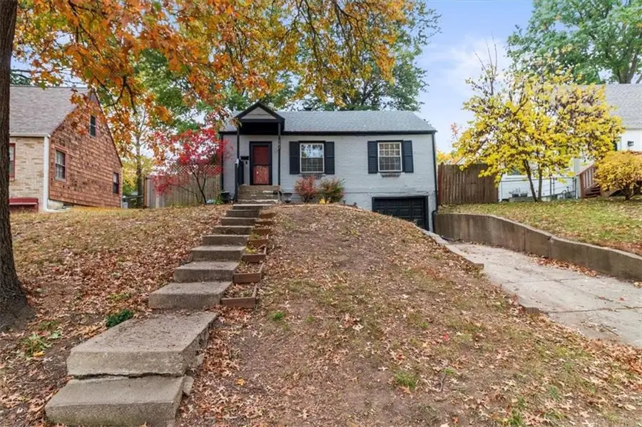 101 E Pocahontas Lane, Kansas City, MO 64114 - #2