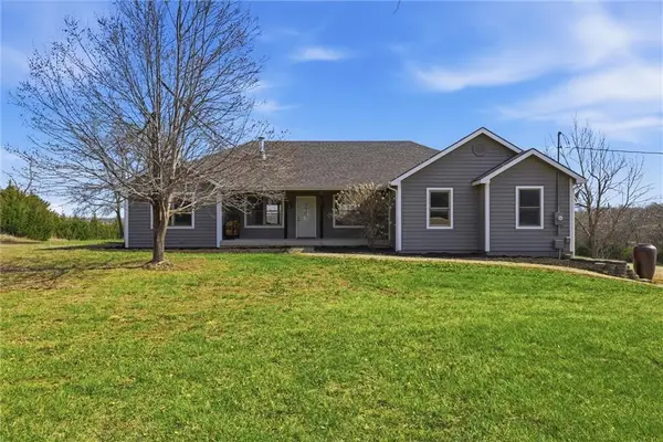 1902 E 300 Road, Lecompton, KS 66050