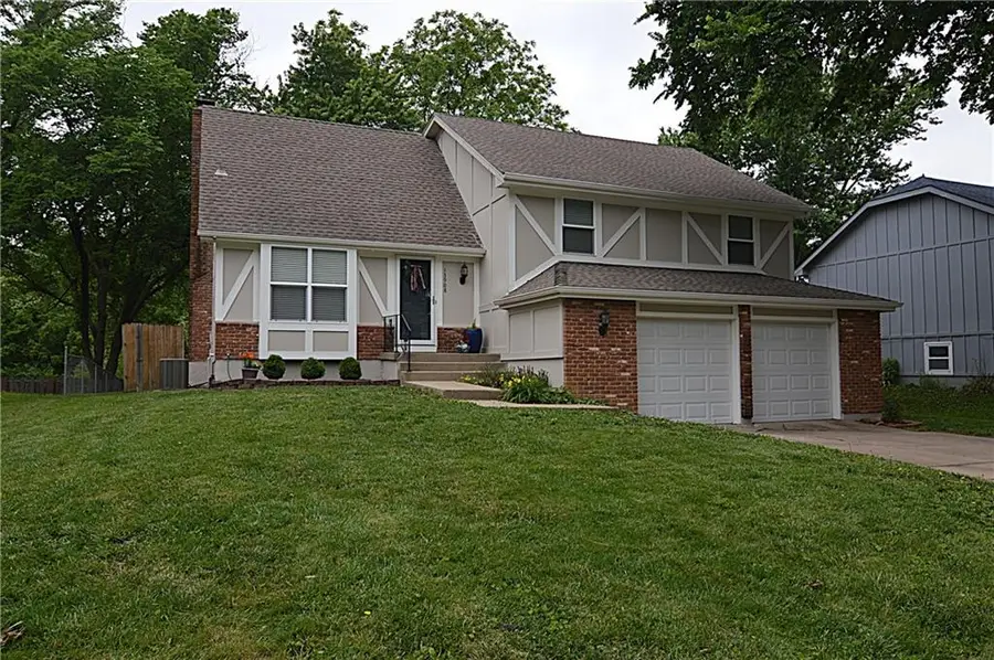 13908 S Brookwood Court, Olathe, KS 66062 - #2