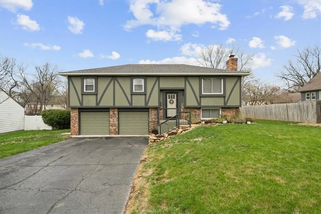 5648 Long Street, Shawnee, KS 66216 - #1