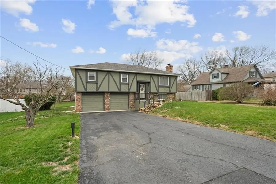 5648 Long Street, Shawnee, KS 66216 - #3