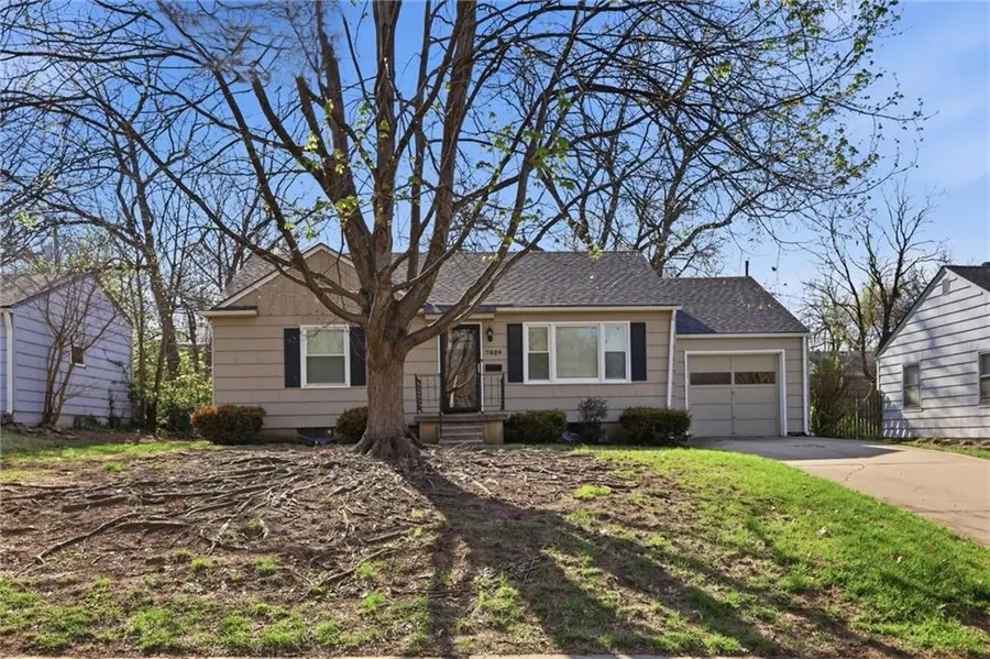 7824 Juniper Street, Prairie Village, KS 66208 - #3