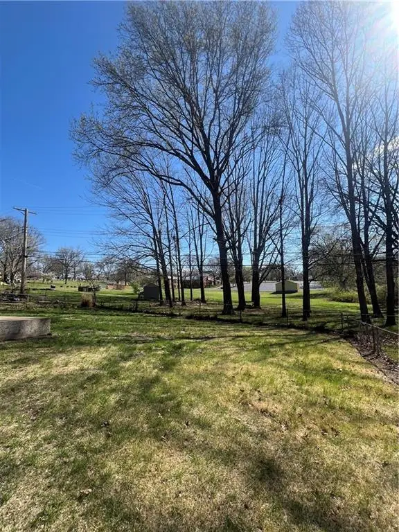 4729 Overton Avenue, Kansas City, MO 64133 - #3