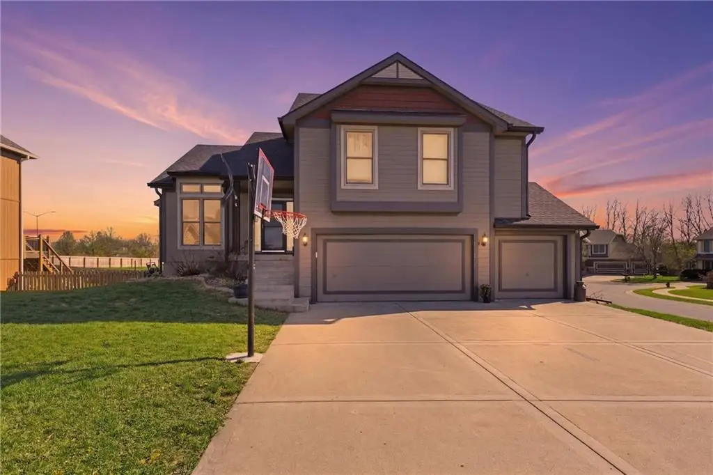 805 NW 109th Terrace, Kansas City, MO 64155 - #1