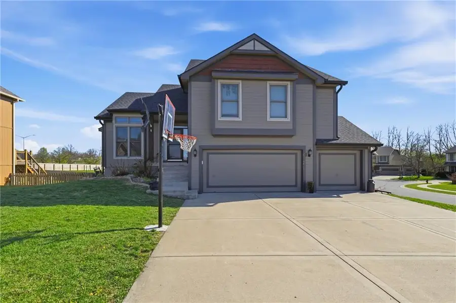 805 NW 109th Terrace, Kansas City, MO 64155 - #2