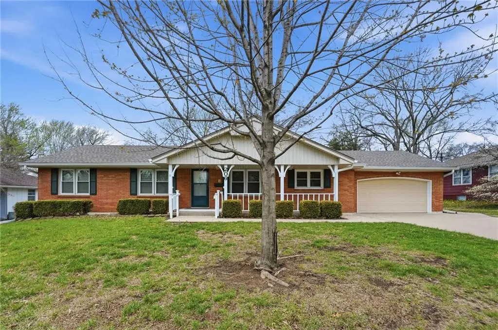 206 NW Woodbine Avenue, Lees Summit, MO 64063 - #1