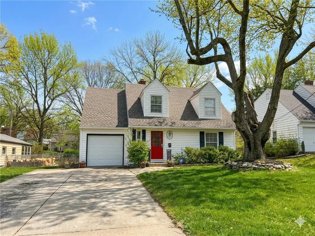 8309 Belleview Avenue, Kansas City, MO 64114 - #1