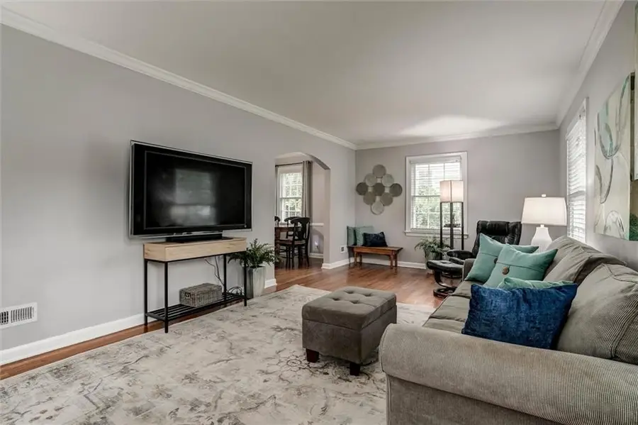 8309 Belleview Avenue, Kansas City, MO 64114 - #2